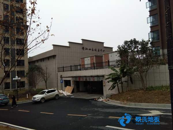 學校籃球場館地板翻新